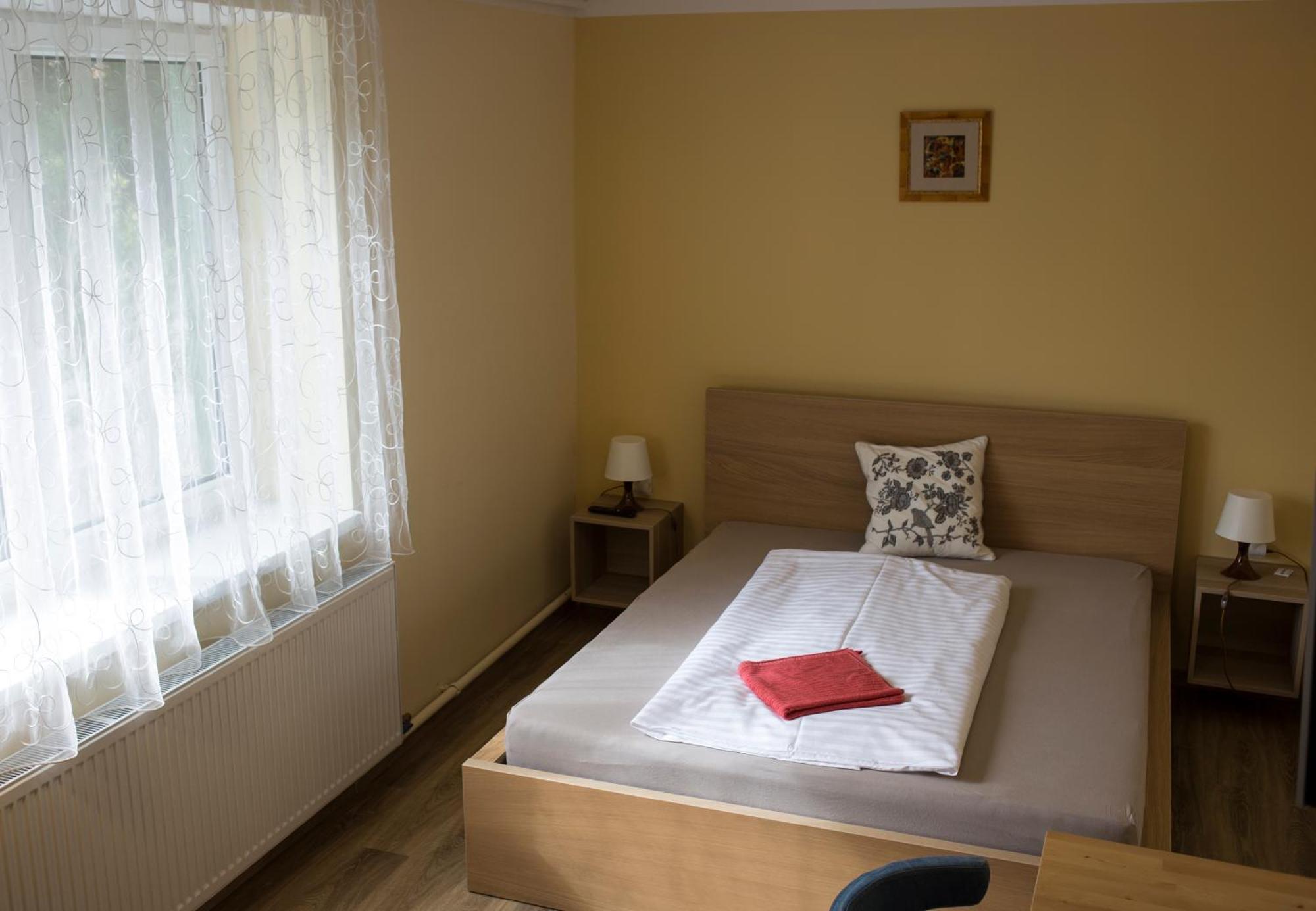 Petoefi Vendeghaz Hotel Eger Bagian luar foto