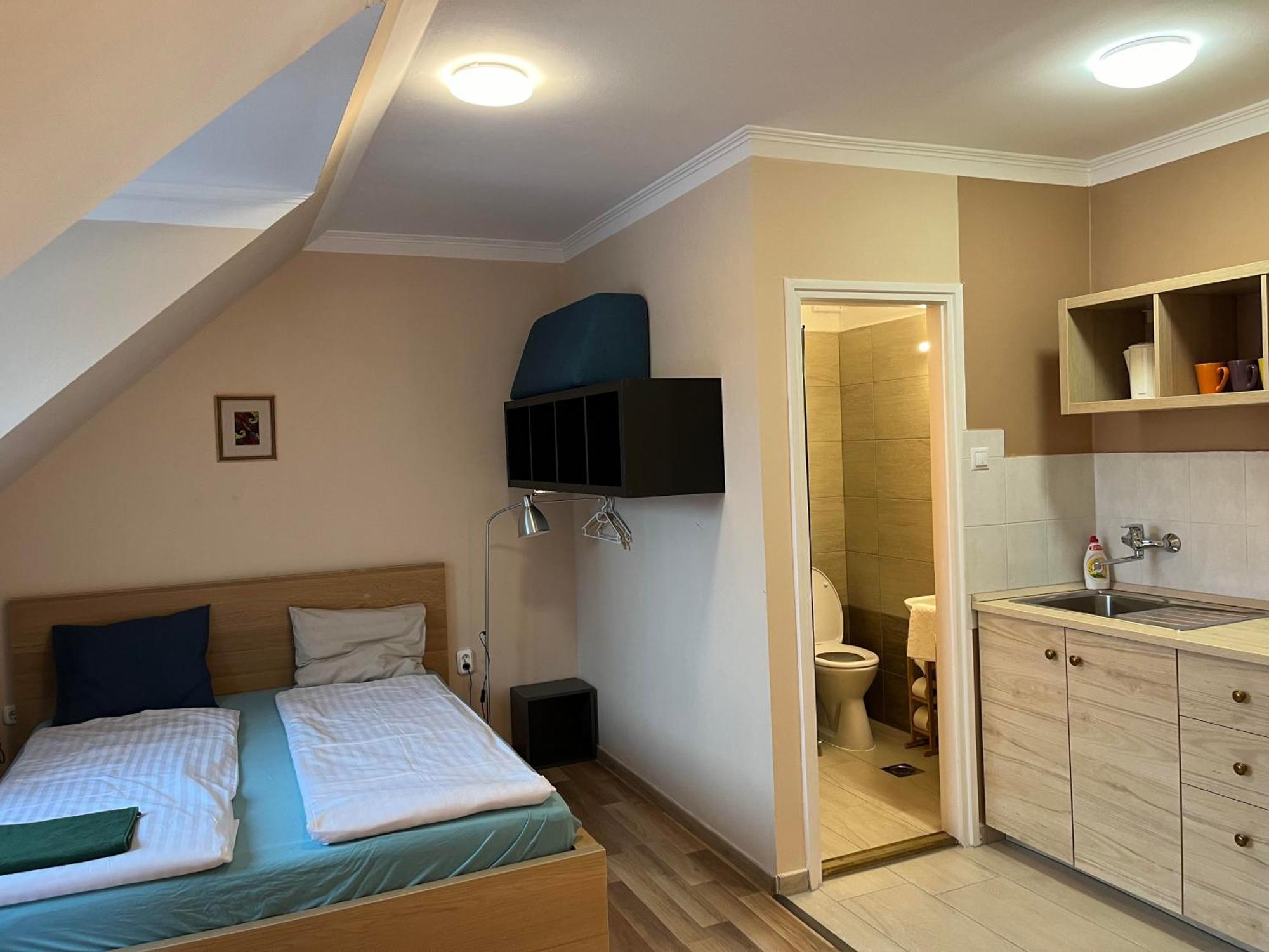 Petoefi Vendeghaz Hotel Eger Bagian luar foto