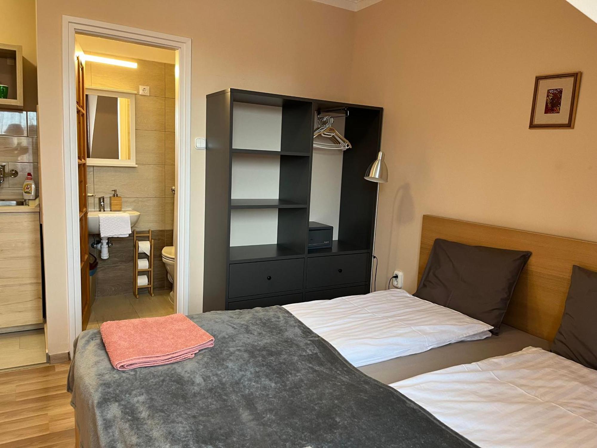Petoefi Vendeghaz Hotel Eger Bagian luar foto